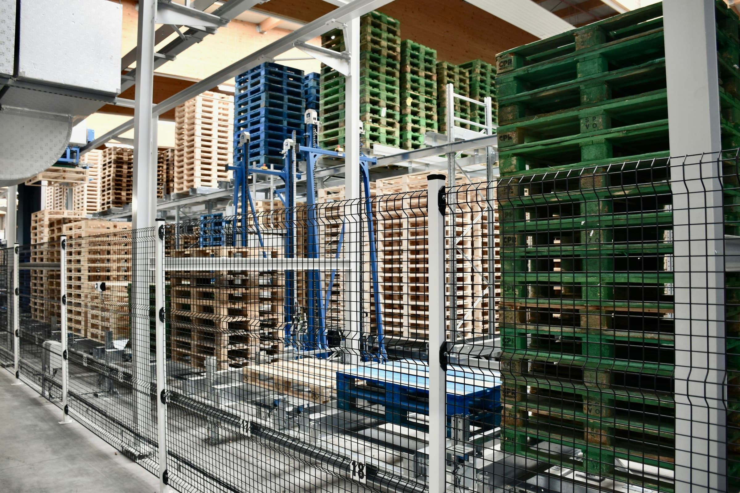 Magazzino automatico con scaffalature di pallet